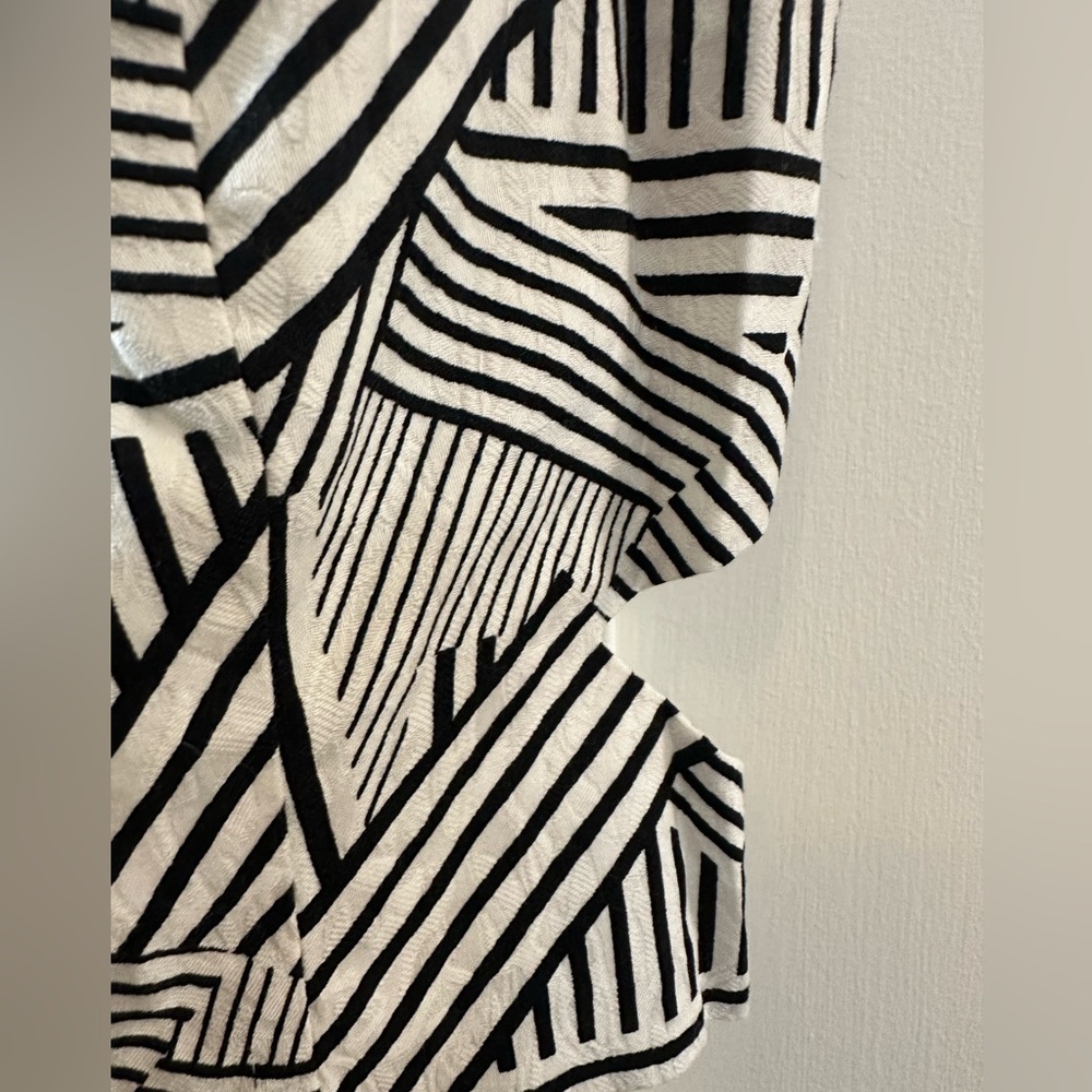 Lucy Paris Black and White Geometric Crop Top - Picture 4 of 7